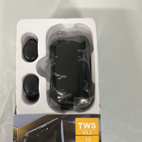 NIB - TWS V5.1 Wireless Earbuds F9 with Power bank - Picture 7 of 8
